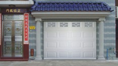 Deluxe garage door