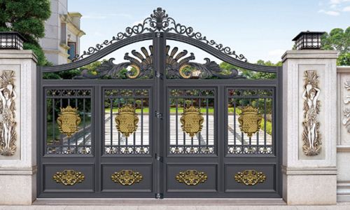 What should I do if water gets into the motor of the automatic door in the villa